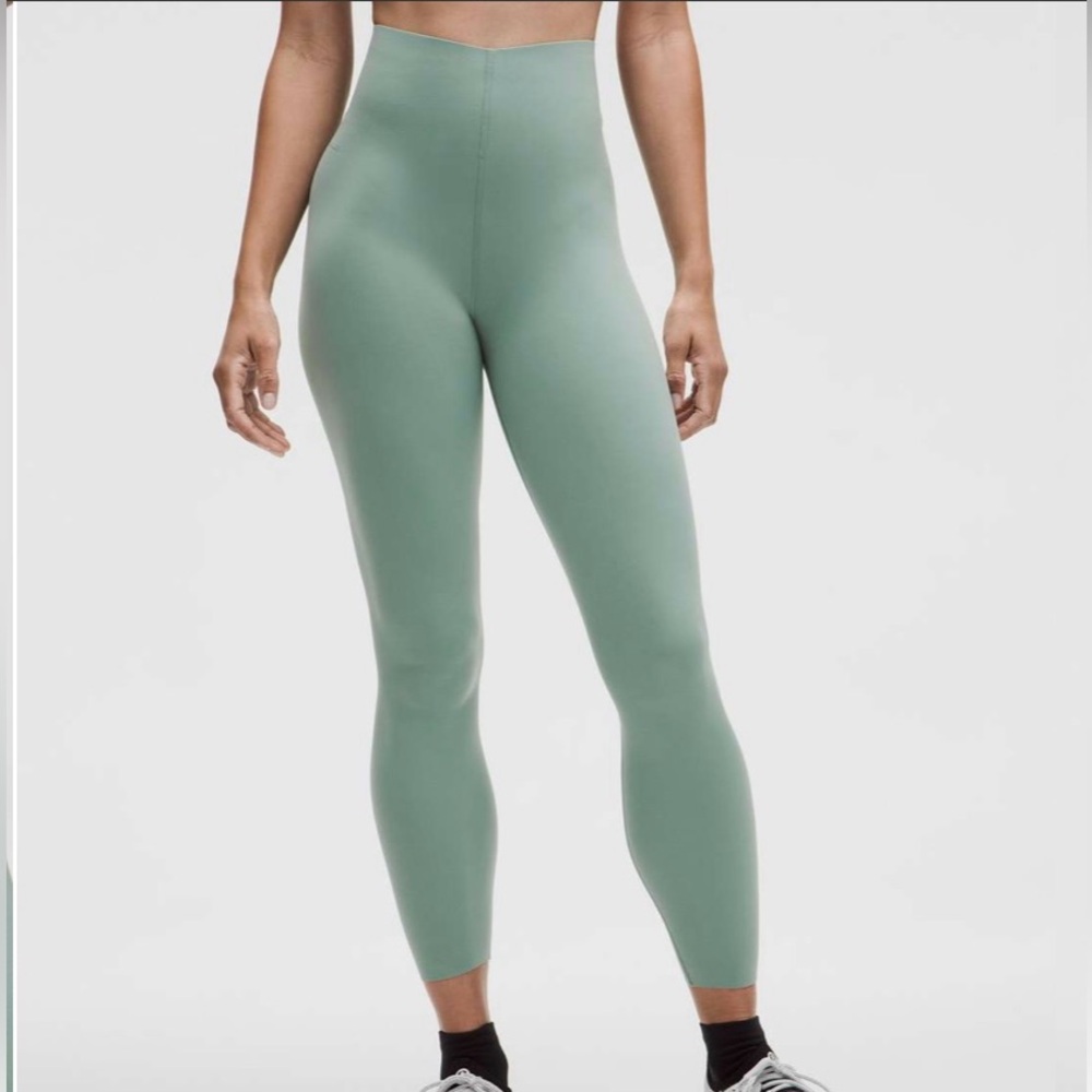 NWT Lululemon Glow Up High Rise Tight 25". Size 12. Color-Crater Blue